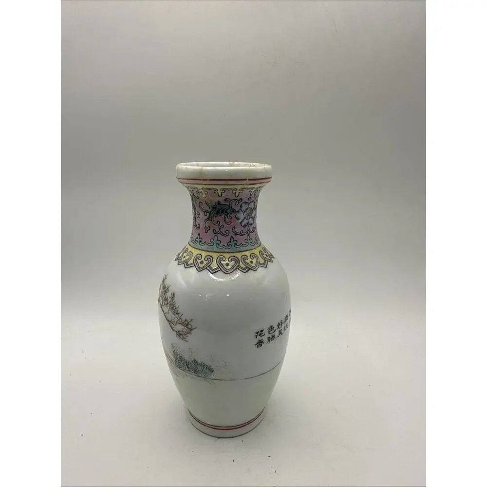 Vintage Chinese Famille Rose Porcelain Vase 5.5” Tall *